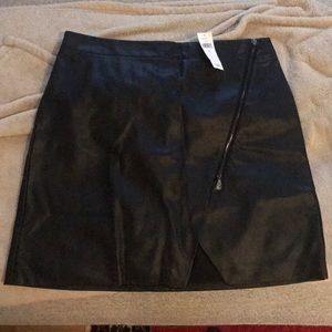 Banana Republic Skirt! Size 6. NWT.
